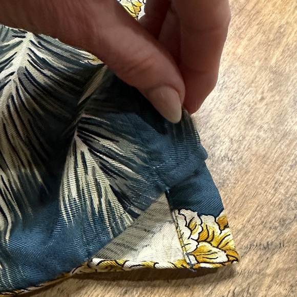 TOMMY BAHAMA Men’s 100% Silk Hawaiian Canp Shirt, Size L, EUC - Picture 5 of 6